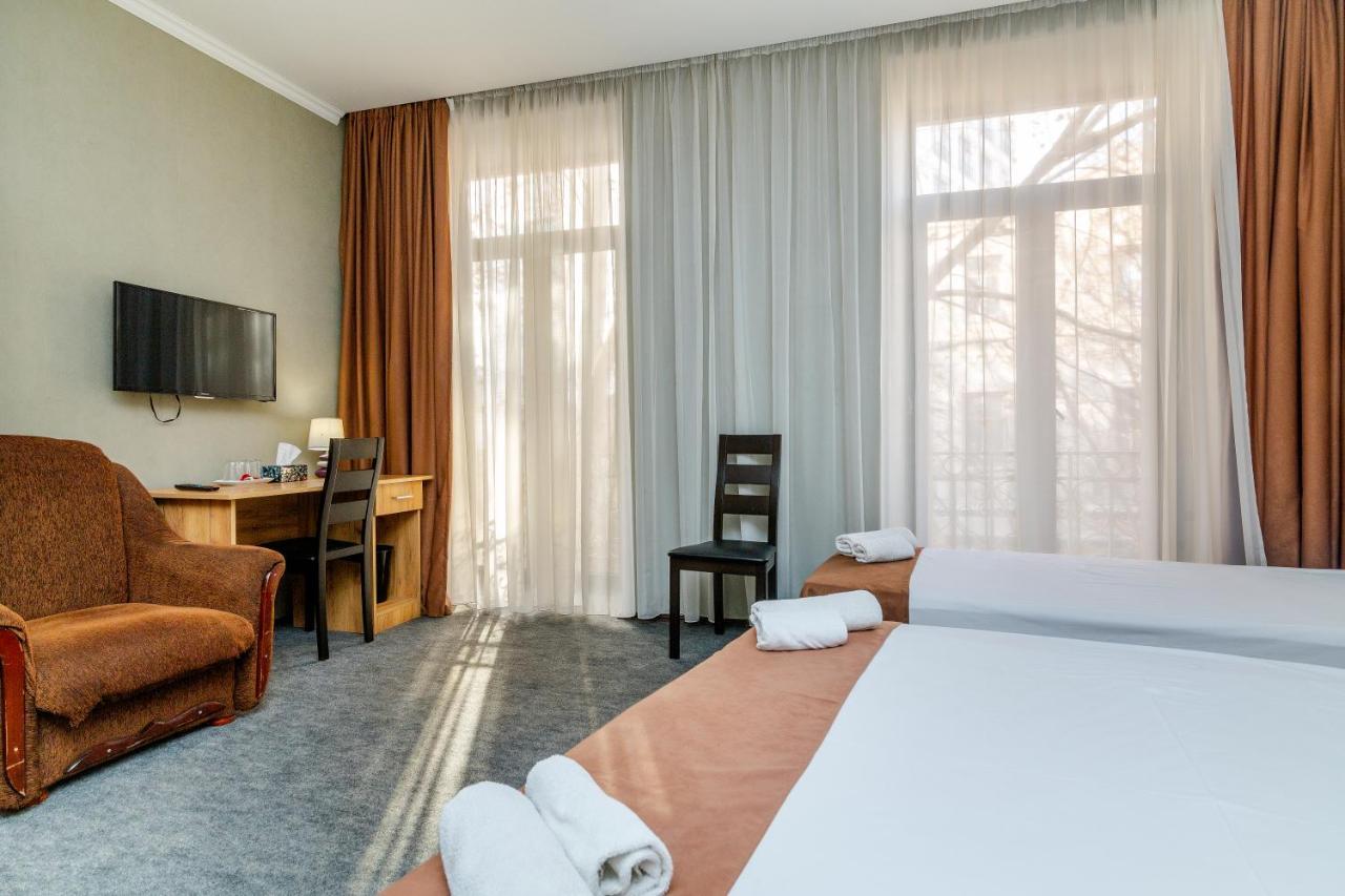 Hotel Marlyn Tiflis Exterior foto