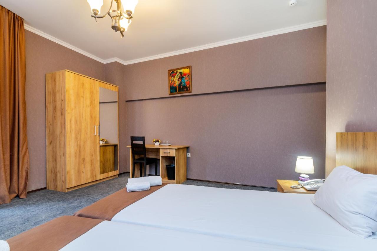 Hotel Marlyn Tiflis Exterior foto