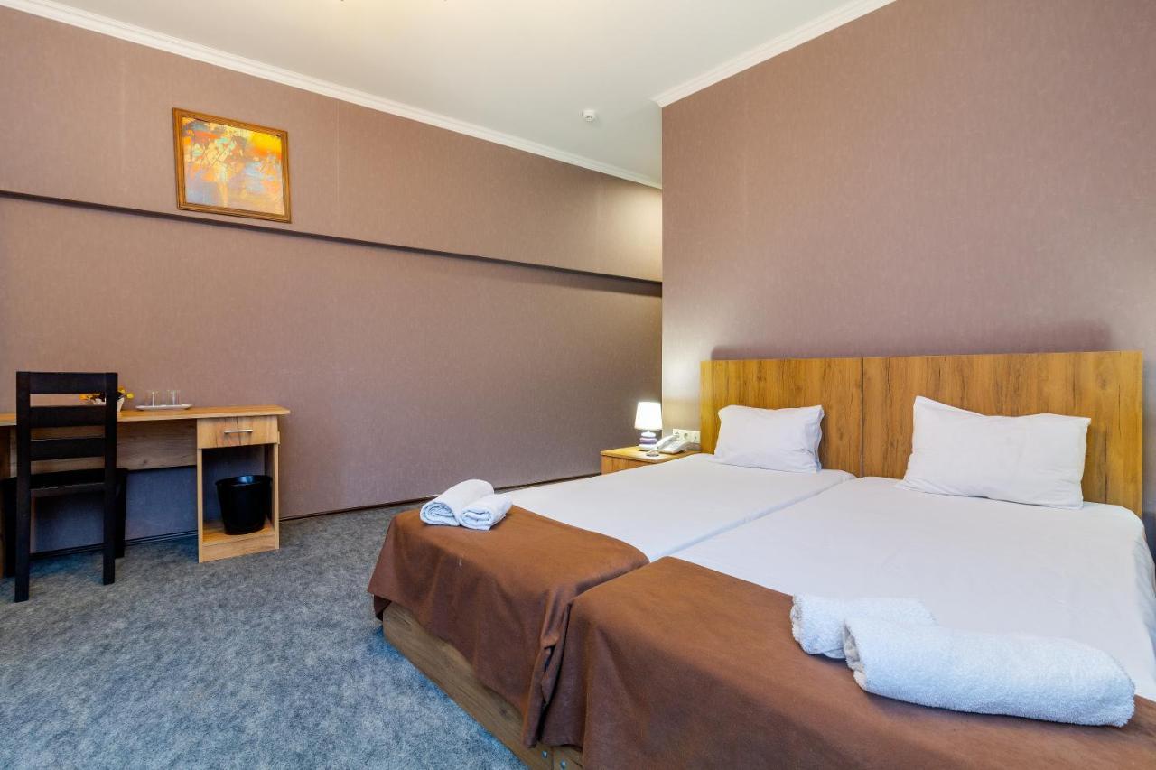 Hotel Marlyn Tiflis Exterior foto